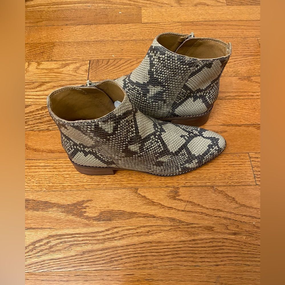 Lucky brand  Women’s ankle boots chinchilla slither size 6M.  New